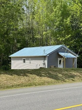 Rail Trail Retreat! Recently remodeled cozy home on Snowmobile/ATV Trail!