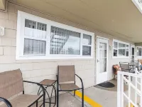 COZY ONE BEDROOM CONDO WITH POOL!  BEACH, RESTAURANTS, BOARDS. NO CLEANING FEE