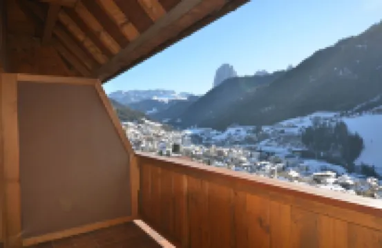 Comfortable attic room with panoramic view & balcony - free Wi-Fi