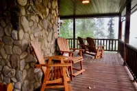 Cabin Life This Summer – S’Mores, Trails & Tubing