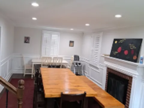 Towson Beautiful Home 5 minutes from Everything Towson タウソンのホテル