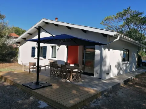 Beautiful fully renovated villa, cycle track 50 m'away, beach 2 mins away, 4 bedrooms.