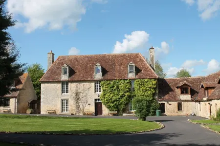 Large manor house for rent in Normandy, a stone's throw from Suisse Normande!