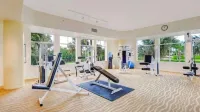 Amazing Views & Condo! Heated Waterfall Pool & Hot Tub, Free Wifi and Parking!