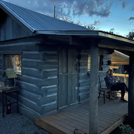 Stagecoach Cabin - Antique Western Charm