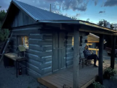 Stagecoach Cabin - Antique Western Charm