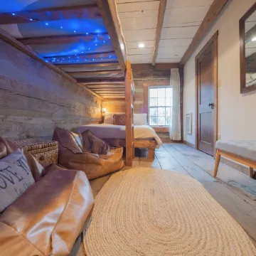 Steps to Elk River! Cozy Cabin w/ Hot Tub & Bunk Room
