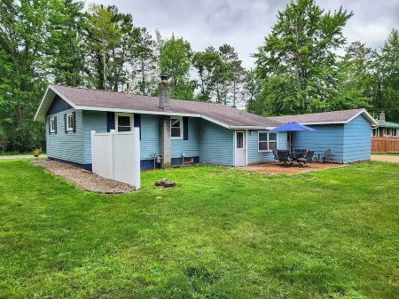 Charming 3-bedroom, 1-bathroom home nestled in the desirable Nokomis area. Отели в г. Lincoln County