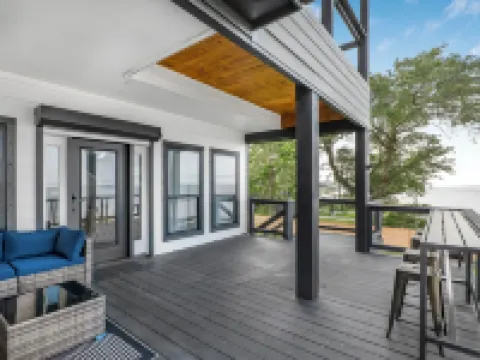 Waterfront Home w/ Views - Hot Tub + Movie Theatre Hotels in Bacliff
