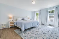 Luxury in Poconos - 3BR 3BA - Family and Pet friendly-Hot tub-Game Room-Firepit!