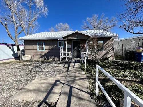 Middle of town lodge style cottage Hotels in Silver City