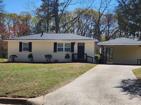 Welcome to the Hollywood of the South!  2 miles from Covington Square.