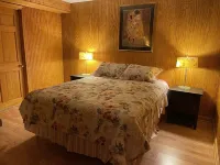 Spacious Four Season Lakeside Retreat