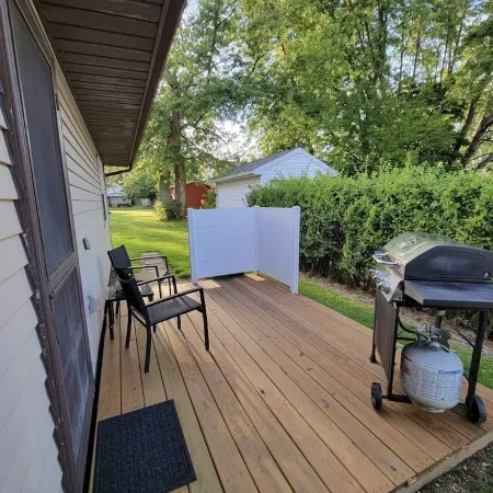 Tis' Time Getaway. Just a few blocks from beautiful Lake Erie!