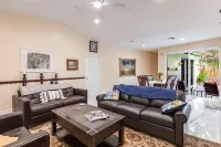 Tropical Oasis W/Heated Pool 2 miles to the  Beach