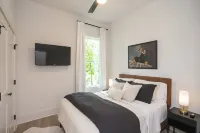 Franklin's Best Hideaway! Hotels near First Presbyterian Church