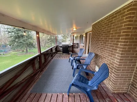 This Modern Mountain Home Is Fully Remodeled Отели в г. Милкрик