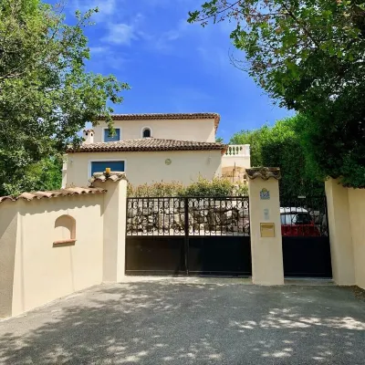 Villa with private pool and garden / French Riviera
