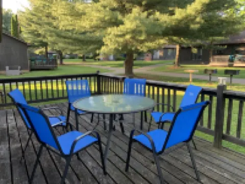 Apple Valley Lake, Pool and Beaches! Guest passes available for a small fee! Hotels in Howard Township