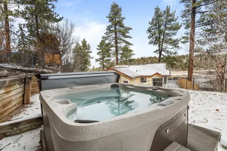 ✅ StunningViews, GameRoom, BBq, FirePit, HotTub, Spacious & Cozy