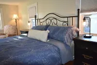 In-Town Kennebunk - Walk to Cafes/Restaurants/Shops, Beaches Minutes Away