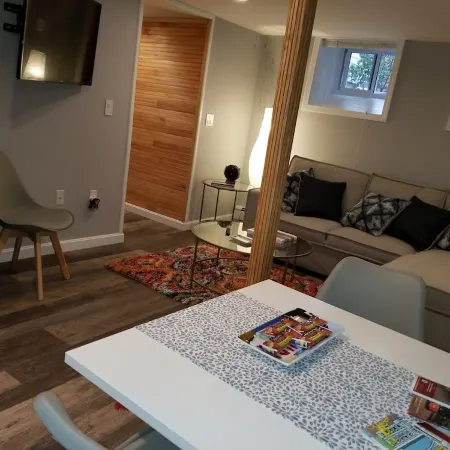 NEW Modern Apartment Near Boston & Harvard Square.