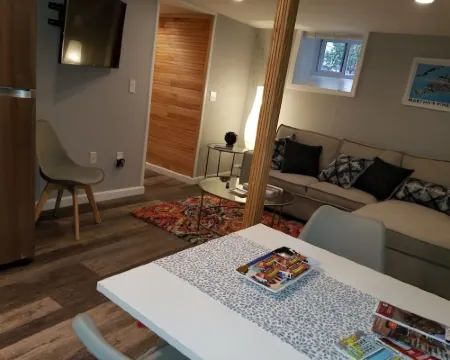 NEW Modern Apartment Near Boston & Harvard Square. Hotels in Watertown