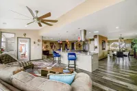 Relaxing, comfortable home for entertaining or enjoying the view