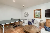 Modern Mountain Getaway in Connestee Falls now with a Tesla charger!