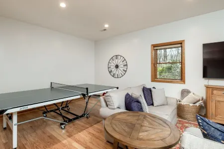 Modern Mountain Getaway in Connestee Falls now with a Tesla charger!