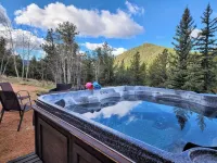 No Cleaning Fees, Spacious & Secluded Mountain Home, Pikes Peak Views, Hot Tub! Hotels in Teller County