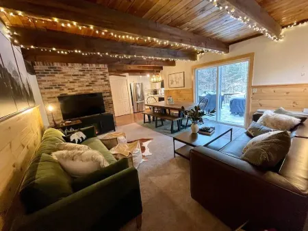 The Bubbly Bear - Attitash, N Conway, Relaxed Luxe Отели в г. Бартлетт