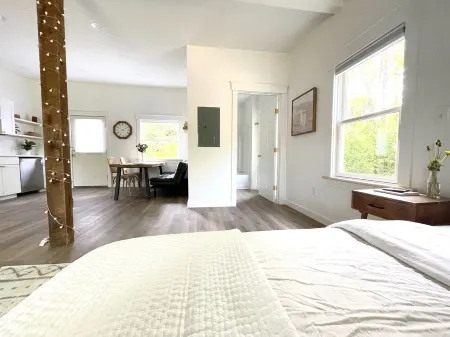 King Size Sun Rise Midcoast Lovely Stay