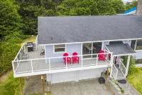 Hot Tub! Sunset Views. Walk to Beach. Pet Friendly. Sleeps 10! - Wifi
