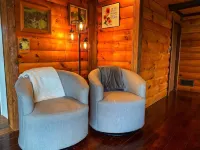 Secluded Hilltop Cottage- Rekindle the 🔥(Hot Tub)