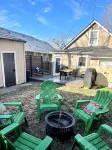 2 bed, 2 bath West Plaza House, yard, parking!