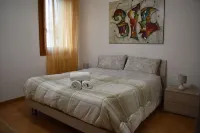 Elegant and Large apartment with free car parking near Venice Hotels in Favaro Veneto