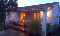 BEAUTIFUL COTTAGE WITH FULLY ENCLOSED FARM 5 KM FROM PADRÓN Отели рядом с достопримечательностью «Herbon»