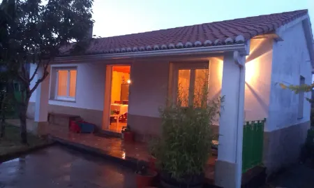 BEAUTIFUL COTTAGE WITH FULLY ENCLOSED FARM 5 KM FROM PADRÓN