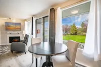 Cute Birch Bay Condo w King bed & Hot Tub - 107