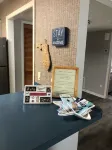 Cozy, ground floor apt 5 min walk to bch. PET friendly. FREE bottle of PROSECCO