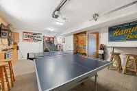 Beautiful Terry Peak Cabin, WiFi, Hot Tub. Game Room