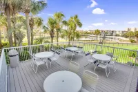 Spacious Condo @ Excellent Location with Private Beach and Amazing Pools!