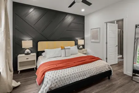 Entire Home w/Kitchen & Grill Near Trails in Bella Vista