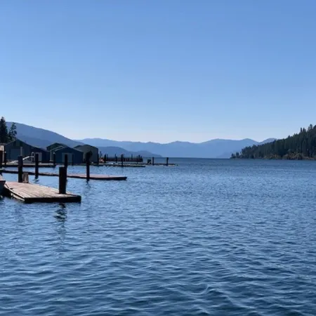 Waterfront Home-Great Boating/Fishing/Beach. Mountain Views, Close to Sandpoint