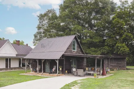 1800s Charm with Modern Perks