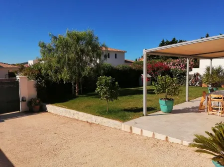 Villa le goupil 2km from the beach of Les Lecques between sea and vineyards with swimming pool