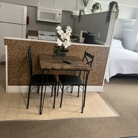 Historic Downtown Studio Steps from Eateries & Wvu