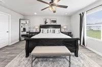 Modern & Cozy ☀ Close to Beach ☀ 4 Bedrooms ☀ 2 Full Baths Hotels in Foley