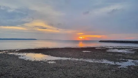 A beach house (shared space) and a romantic place during sunset!